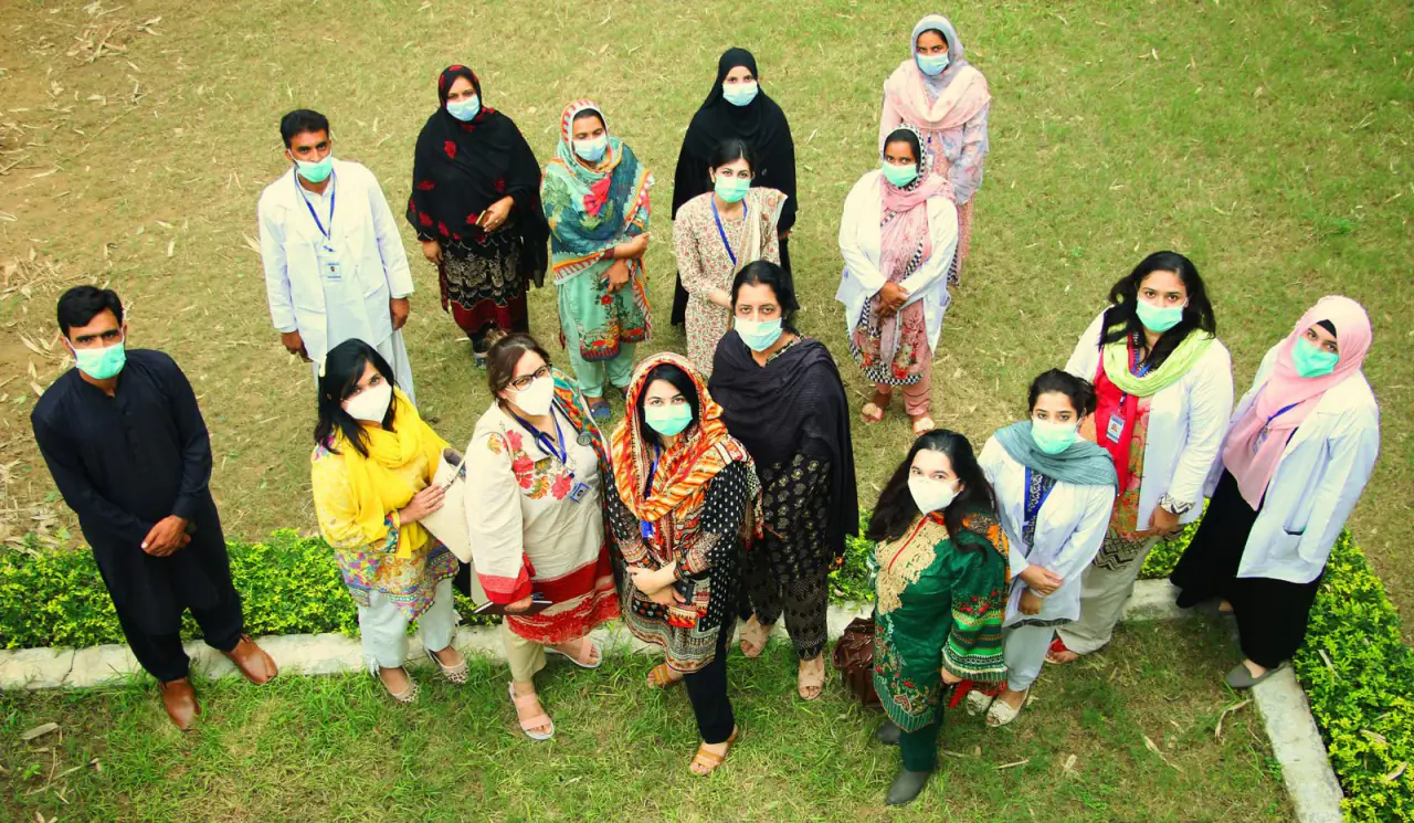 GIHD faculty and students photographed together on the campus lawn